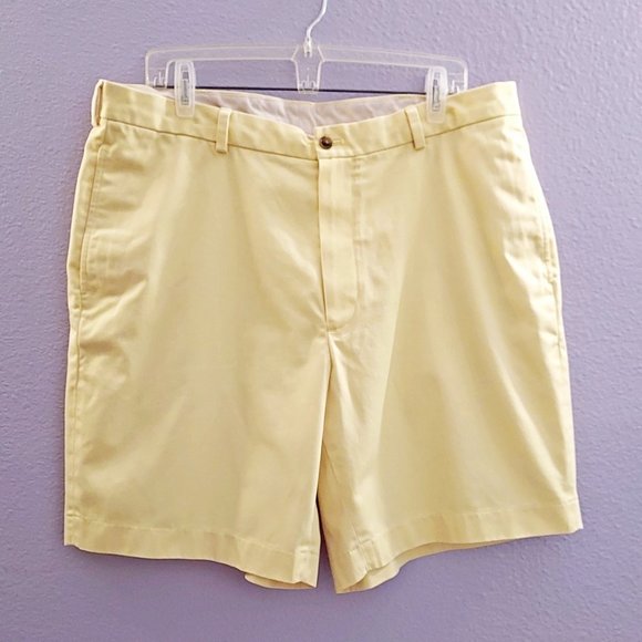 Brooks Brothers 346 Advantage Chino Shorts in Pale Yellow 9" Inseam Size 38 - Picture 2 of 4